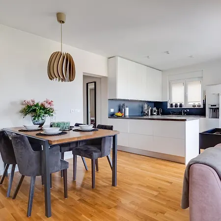Spacious Two Bedroom With Roof Terrace, Borik Appartamento Zara