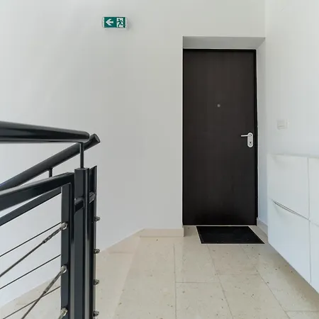 Appartamento Spacious Two Bedroom With Roof Terrace, Borik