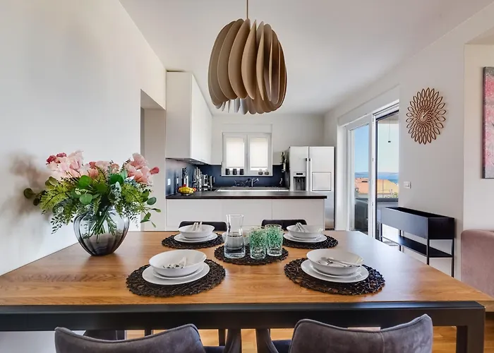 Spacious Two Bedroom With Roof Terrace, Borik * Zadar