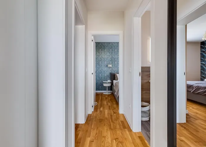 Apartment Spacious Two Bedroom With Roof Terrace, Borik Zadar