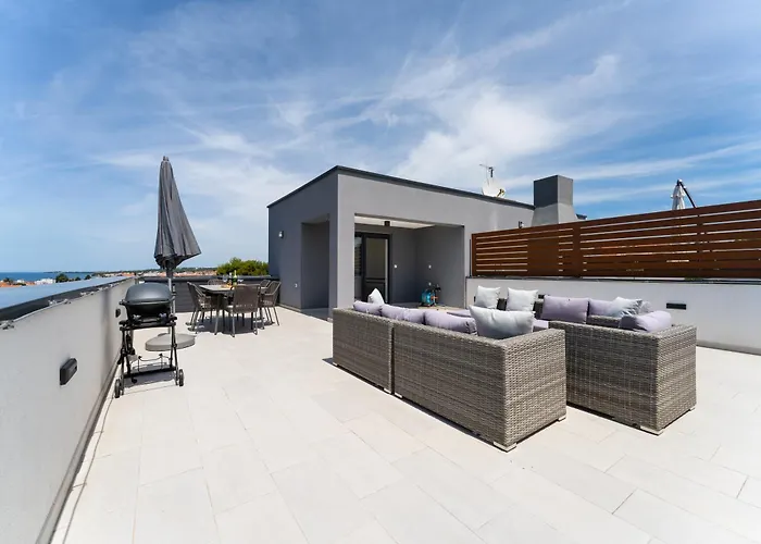 Spacious Two Bedroom With Roof Terrace, Borik Apartment *