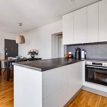 Spacious Two Bedroom With Roof Terrace, Borik ザダル