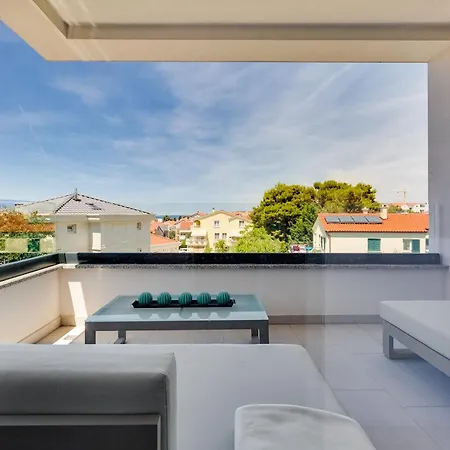Spacious Two Bedroom With Roof Terrace, Borik Apartman