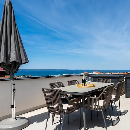 Spacious Two Bedroom With Roof Terrace, Borik *
