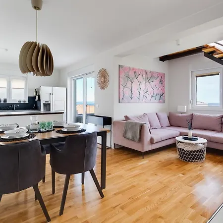 Spacious Two Bedroom With Roof Terrace, Borik Zára