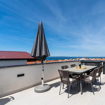 Spacious Two Bedroom With Roof Terrace, Borik Apartman *