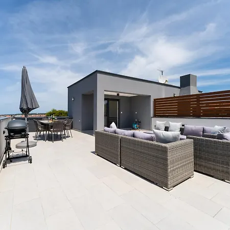 Spacious Two Bedroom With Roof Terrace, Borik Apartmán *