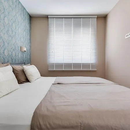 Spacious Two Bedroom With Roof Terrace, Borik アパート ザダル