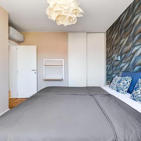 Spacious Two Bedroom With Roof Terrace, Borik Apartman