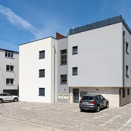 Spacious Two Bedroom With Roof Terrace, Borik Zadar