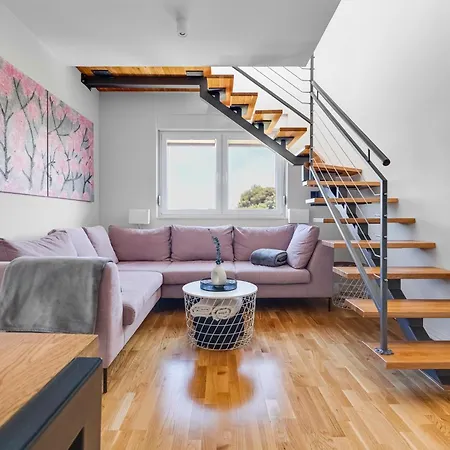 Spacious Two Bedroom With Roof Terrace, Borik Apartman *