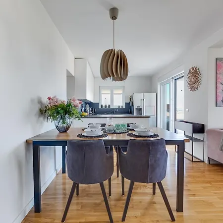 Spacious Two Bedroom With Roof Terrace, Borik