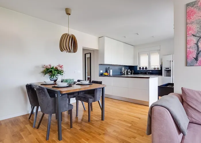Spacious Two Bedroom With Roof Terrace, Borik Apartmán Zadar