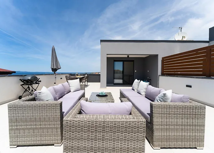 Spacious Two Bedroom With Roof Terrace, Borik Apartmán