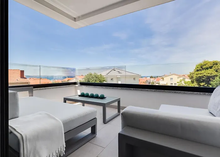 Spacious Two Bedroom With Roof Terrace, Borik Apartmán Zadar