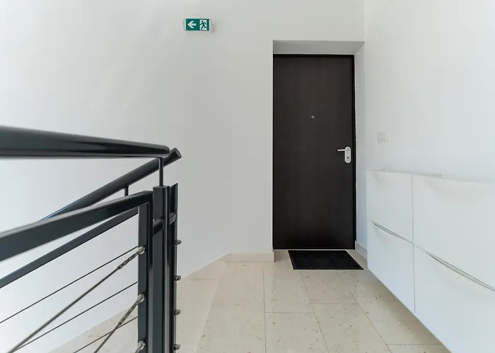 Lägenhet Spacious Two Bedroom With Roof Terrace, Borik